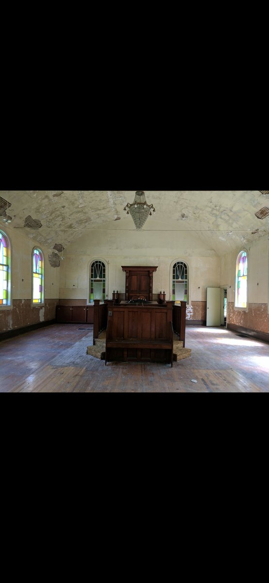 Yitzi88's tweet photo. @hungrychipmunk I actually got into the shul in 2017 and took some pictures. https://t.co/Eqa5VPBvXM