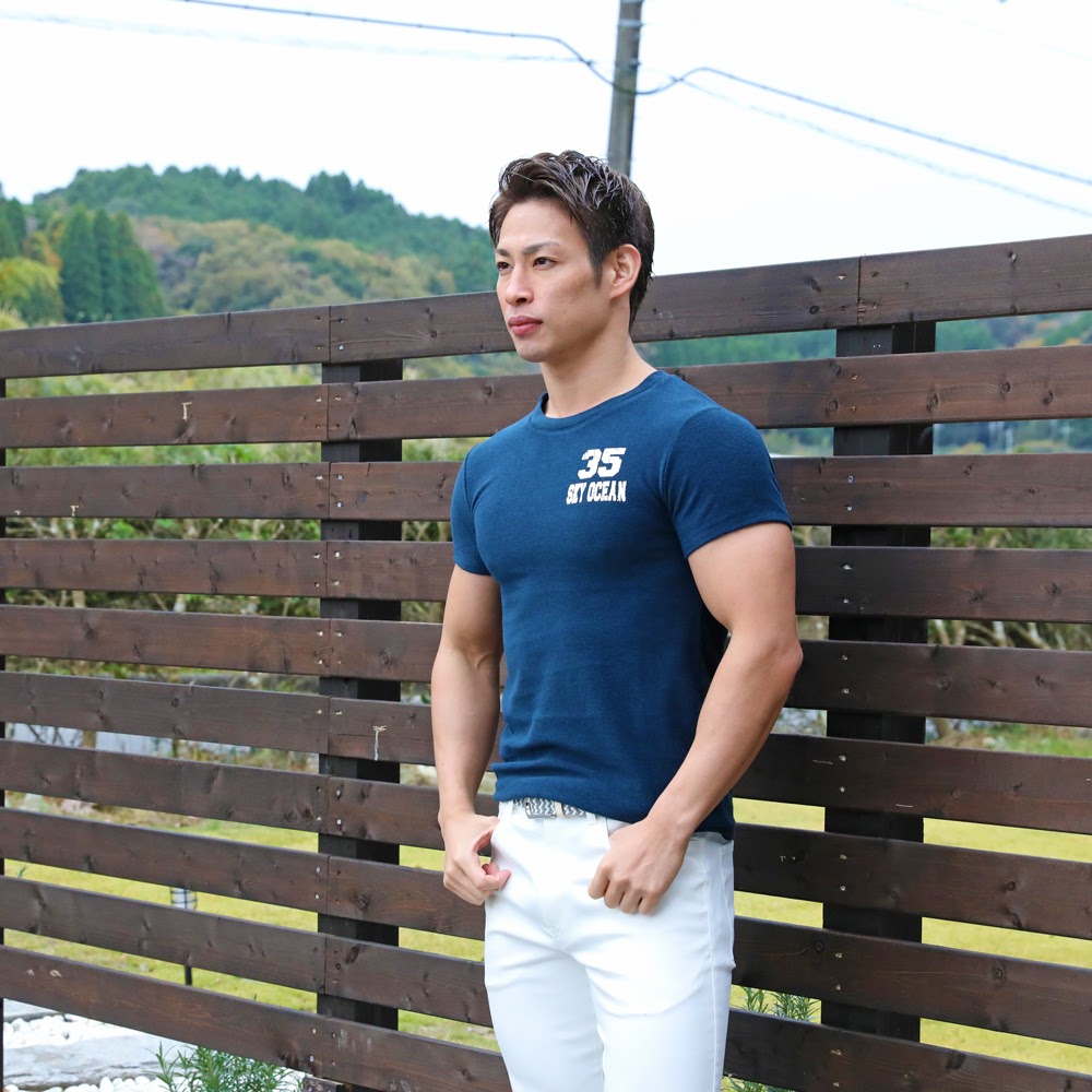 skyocean35's tweet photo. 筋肉質なボディにフィットするタイトなシルエットのタオル生地Tシャツ。
大人気の為残り僅かです！
日本製。
税込4980円。 https://t.co/Emr8YzIFLe