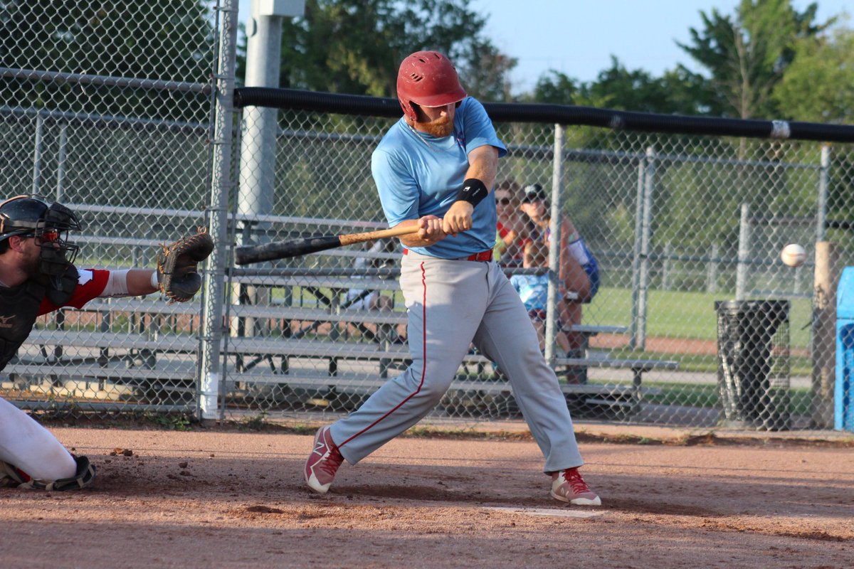 NDBASenior's tweet photo. Evan Baglieri doubles to the gap in left-centerfield.

Joe Scaringi scores.

The @ExposNF take a 2-0 lead over the Seniors in the bottom of the third.

#FeatureGame https://t.co/KOwhrjHCvc