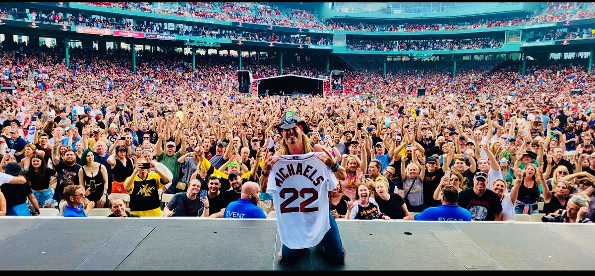 #Boston I love ya. <a href="/fenwaypark/">Fenway Park</a> you rocked my world. See you tomorrow! #TheStadiumTour <a href="/RedSox/">Red Sox</a>