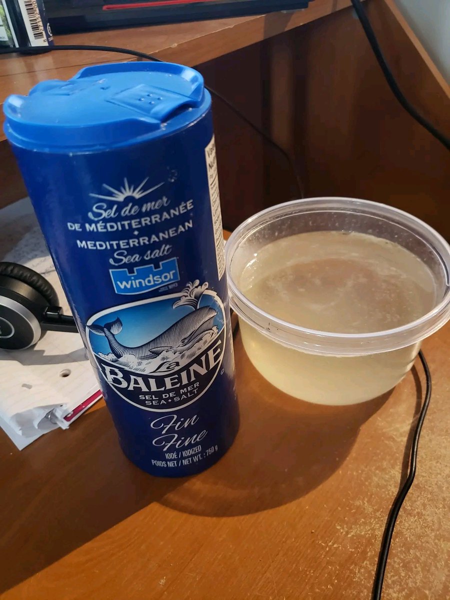 DieLafortune22's tweet photo. Ça y est je suis rendue à mon 16h et je sens déjà l'énergie de la cétose qui commence. 
Bouillon d'os dégraissé fait maison par mes petites mains, sel de mer et une cuillère de vinaigre de cidre de pomme pour stabiliser comme il faut l'insuline. 
On lâche pas 💪 https://t.co/j6s3aYKftL