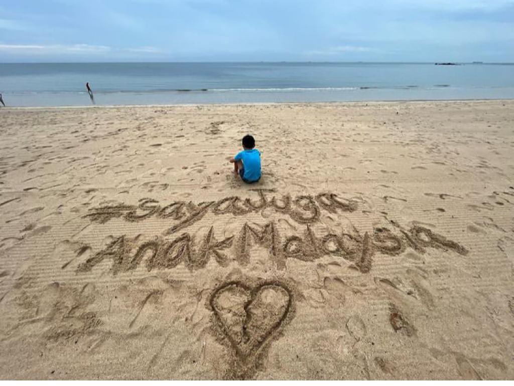 Justice Nantha,who gave the dissenting judgment, opined that there was a plain and apparent conflict between Article 8(2) and Article 14(1)(b) and its related provisions of the Federal Constitution which implies that the bloodline of the mother is inferior to the bloodline of