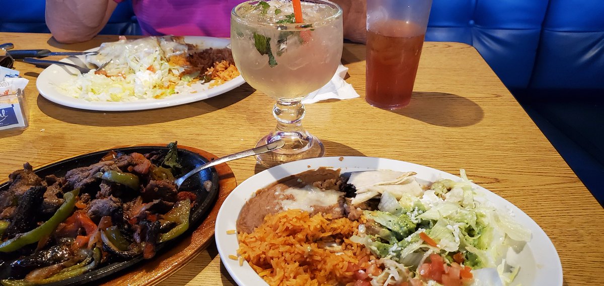 Mojitos, steak fajitas and great company.  Another Friday night after golf at #SanJuanForrestville ❤️Excellent! ⛳️🍹