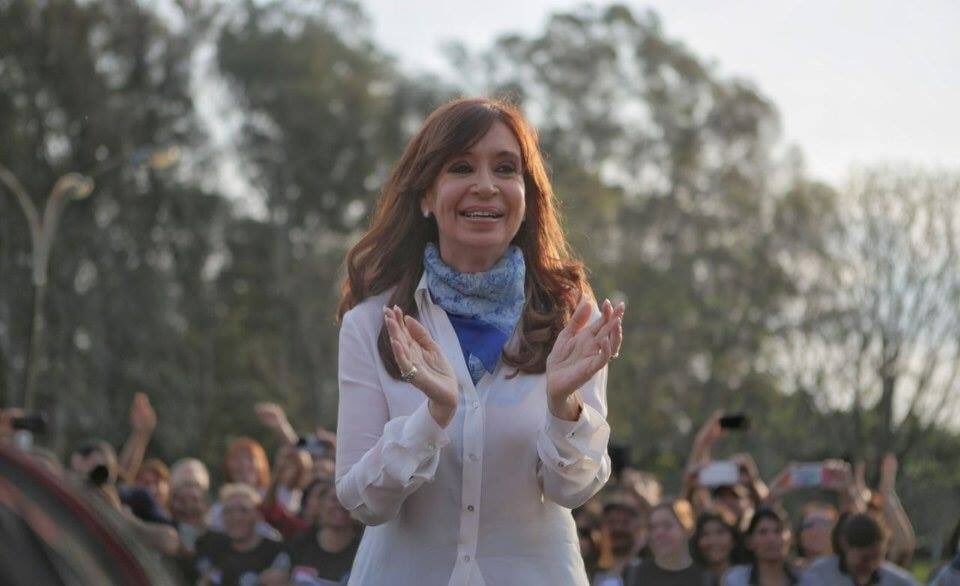 MoniMacha's tweet photo. 🔥 Atacan a Cristina y le duele al pueblo

Hoy la persecución judicial tiene como objetivo condicionar a una mujer que nunca se dejó condicionar.

Coraje político y soberanía intelectual. 
Cristina, tu pueblo te cuida. ❤️

#TodosConCristina https://t.co/Hm3GChFQq4