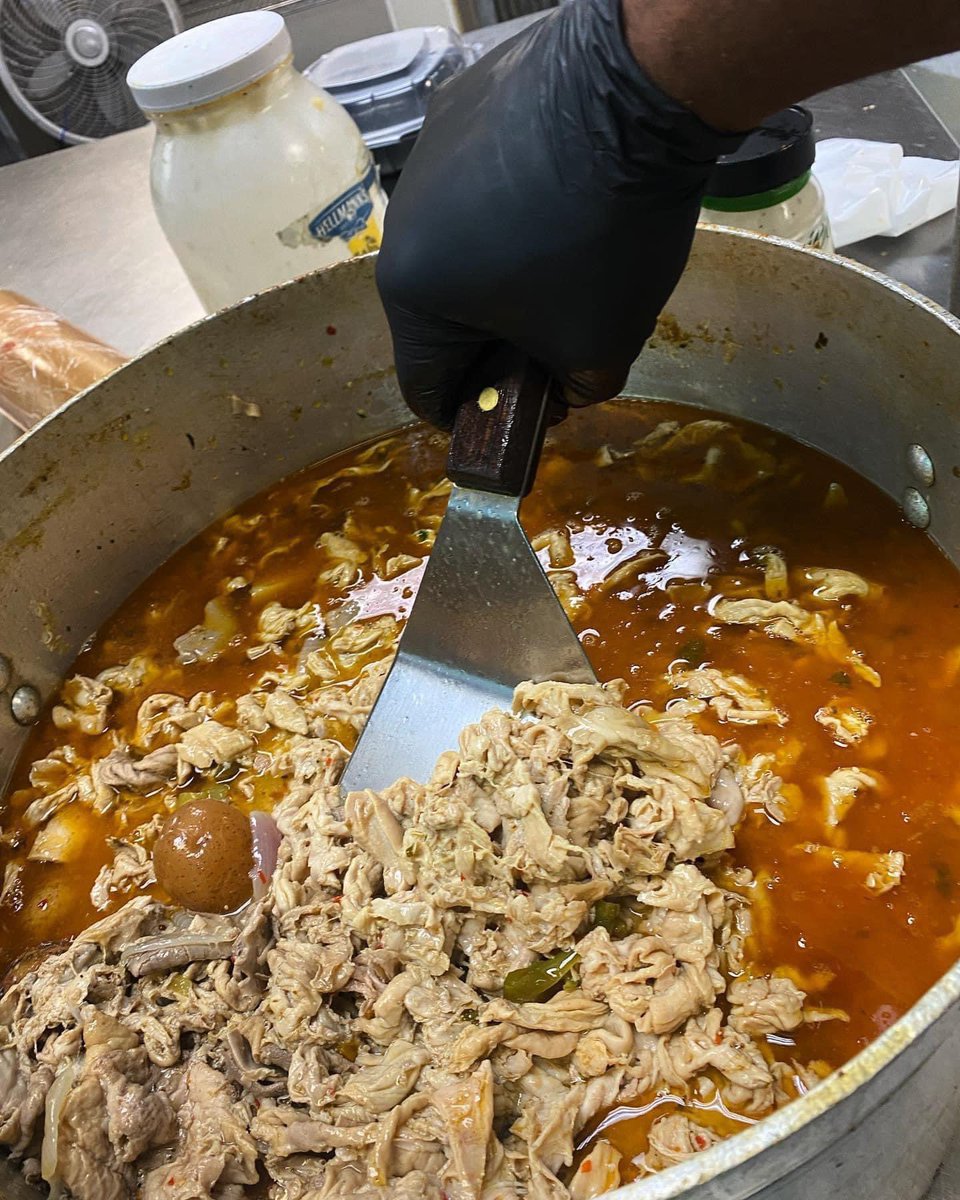 LobFast's tweet image. Now Serving Chef Ricardo’s Famous Gourmet Chitterlings and Cranberry Coleslaw!