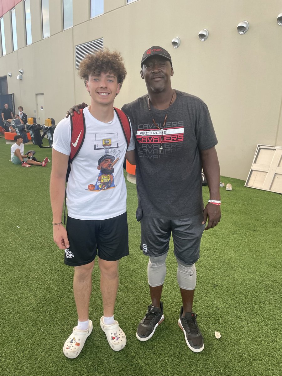 GaronAndrade's tweet photo. The past few weeks have been great learning from @QuincyLCarter! Had fun training with some of the best in the 210! https://t.co/7PTFzytS4r