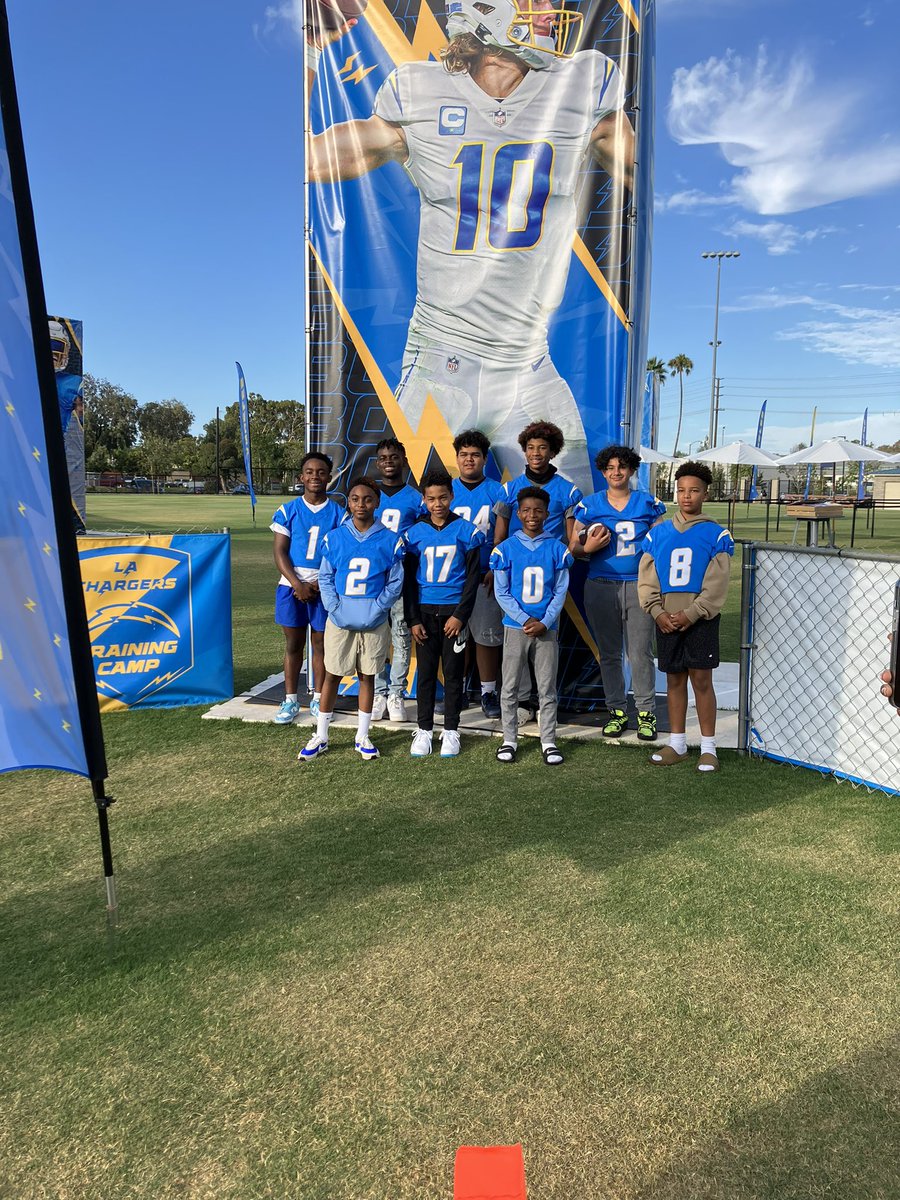 IWChargers2018's tweet photo. Inglewood Chargers https://t.co/jkd4AIxTmH