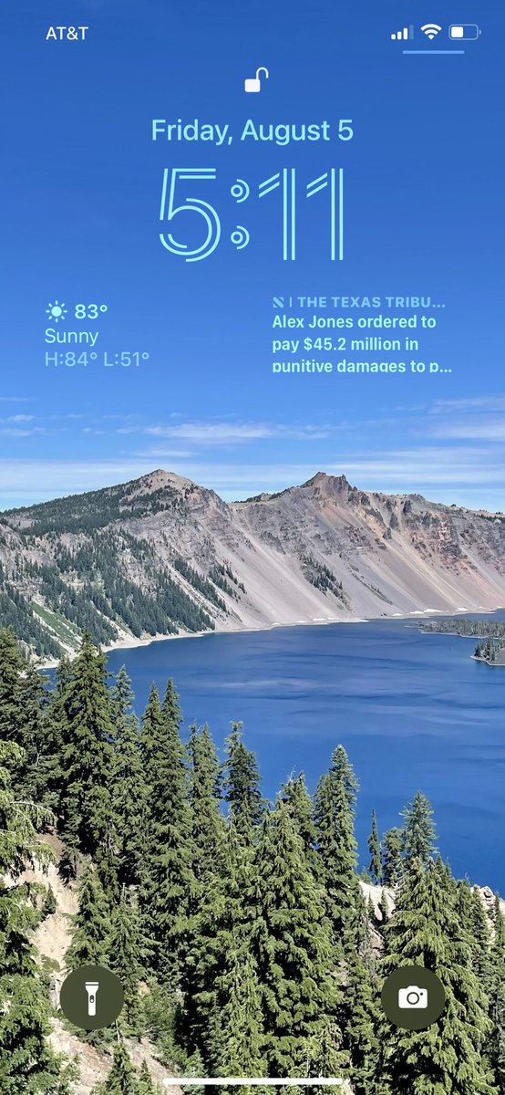 lucialpage's tweet image. My new wallpaper is insane😍😍!!! #CraterLake #iOS16Beta