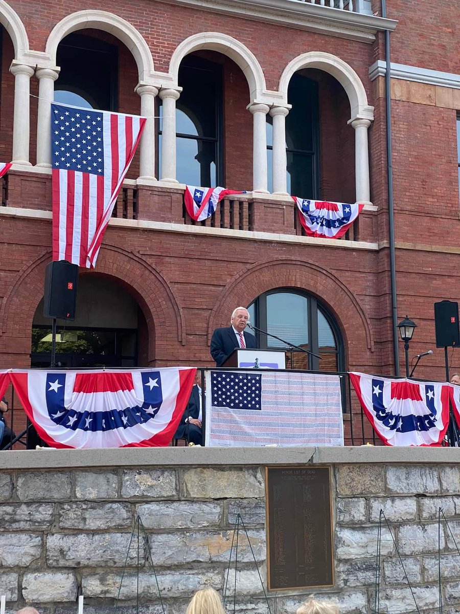 Larry Waters tweet media