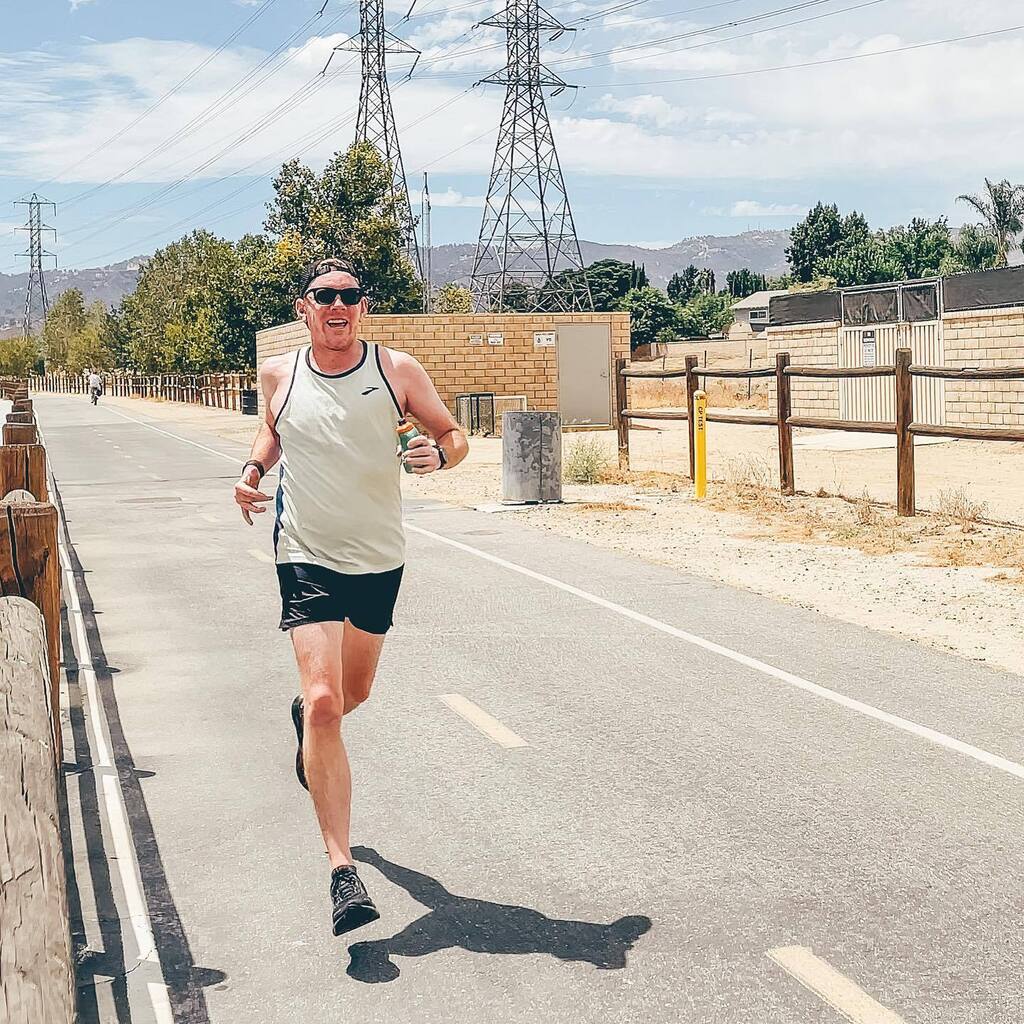 N8I's tweet photo. Hot speed run in these new Nitrogen infused Glycerin 20s! So comfortable, the Garmin kept telling me to slow down. π This little bottle @gatoradeendurance sent me is perfect for these type of runs! #RunPositive https://t.co/Mra6JGY62i