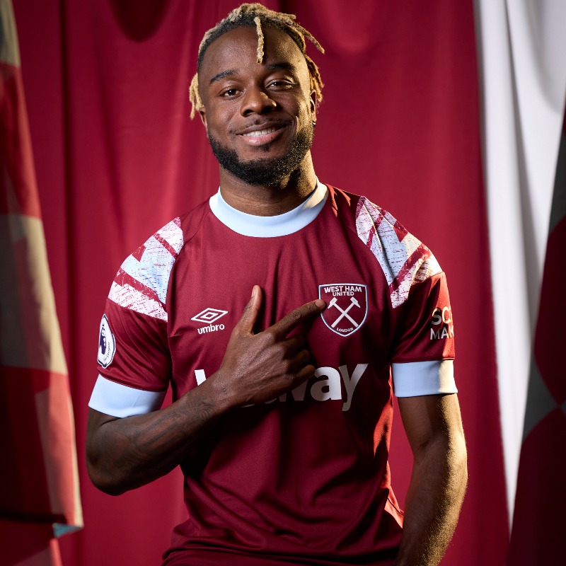 WestHam's tweet photo. 👉⚒😉