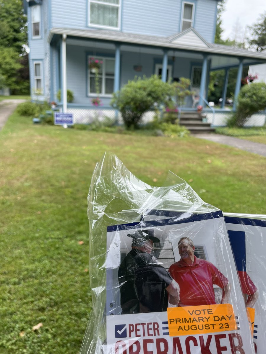 yrsdelco's tweet photo. A rainy morning couldn’t stop the #YRDC! We spoke to over 150 voters who are ready to #SaveOurState! https://t.co/rkOsTGGtUz