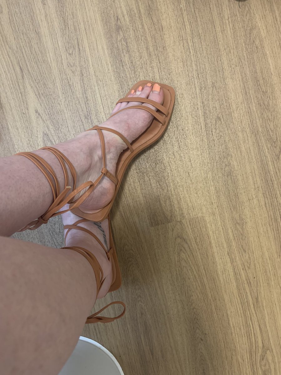 ruby1rose1xx's tweet photo. 🦶 😍 https://t.co/PmRbUdcb99