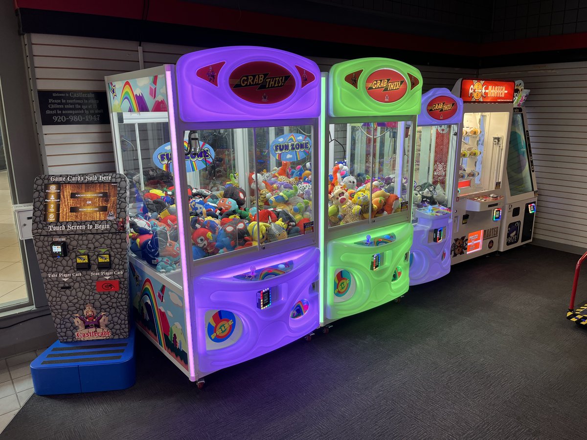 BrookfieldSq's tweet photo. Test your gaming skills at the new Castlecade! 🕹️ 🎮 Featuring a combination of classic and modern arcade games (And of course, PINBALL!), experience the exciting family fun at the Brookfield Square Food Court next to Learning Express 🙌 
https://t.co/n5diMuOx2E https://t.co/OvFEm00RQ7