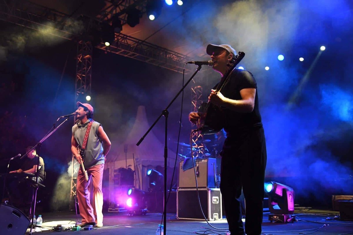 Kalamış'ta cümbüş var🎊🎸🪘🎻

#KalamışYazFestivali
<a href="/cumbuscemaat/">Cümbüş Cemaat</a>

🎟️ Birbirinden güzel festival etkinlikleri için:

mobilet.com/bucket-event/k…