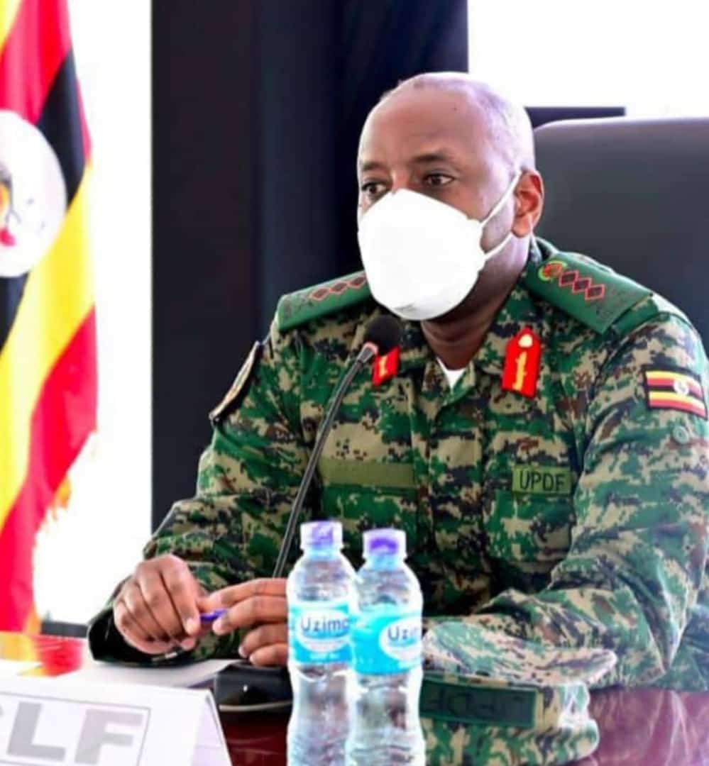 Agabaengineer's tweet photo. Just hoisting the flag is not enough, if you really respect the country, please lift your voice to support Gen @mkainerugaba for the next president of Uganda, then you have to be honest to the country, @Shakyserwanga @kulo_charles @PROSSYWAGENMKUG @Judith_Mukidi @2026_mk . https://t.co/swsimBl71t