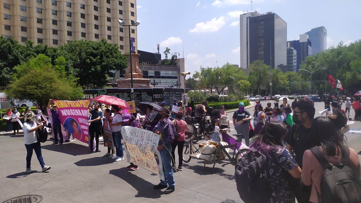 deabajoml's tweet photo. Marcha por la libertad de las y los presos políticos en México. Libertad para Magda y Karla. Presos políticos de Eloxochitlan Oaxaca, Fidencio Aldama de la tribu Yaqui y Kenia Hernández. #presospoliticoslibertad https://t.co/cHHeltLI46
