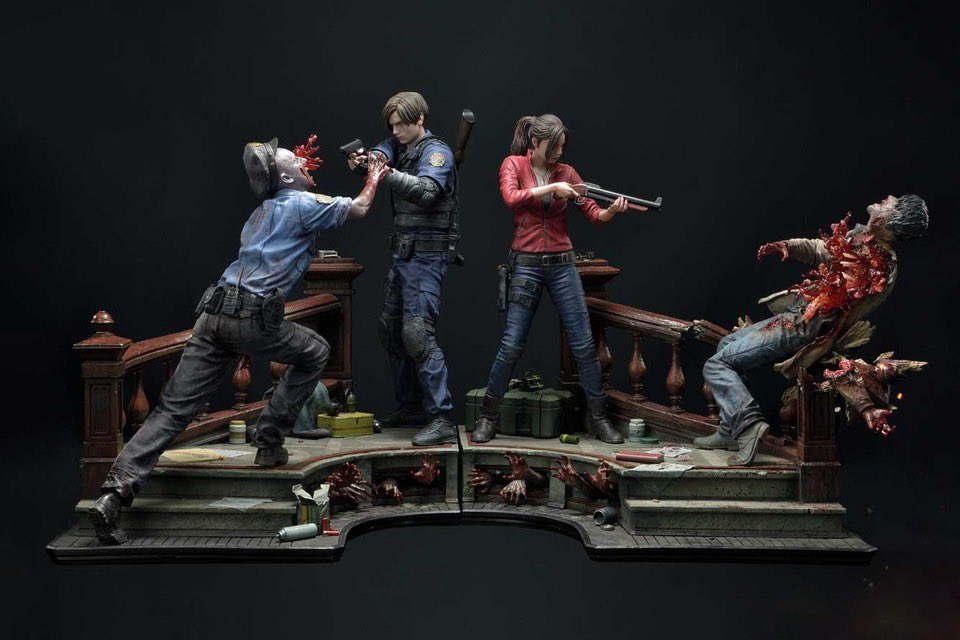 RuleTimeSpace's tweet photo. This Leon and Claire statue 😍 https://t.co/hMoiMpdjca
