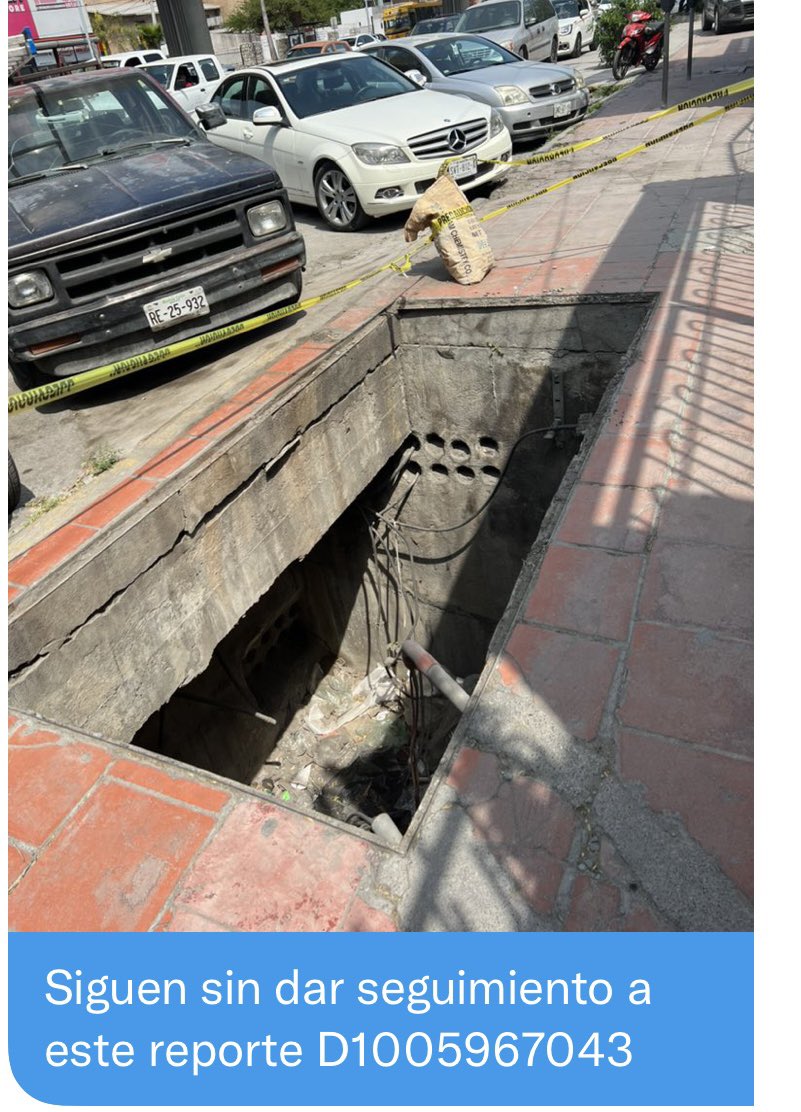 mayraic's tweet photo. @mtygob han pasado 6 meses y los de la CFE @CFE_Contigo @CFEmx @SSPCMonterrey no han hecho nada por arreglar el problema 
Esto es problema del municipio o de la CFE. Está el registro abierto en plena vía pública, el riesgo es muy alto y aparte de están afectando una cochera https://t.co/GiHICmluy3