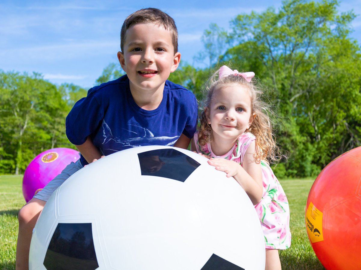 ItsGoodBanana's tweet photo. 3x the size, 10x the fun 👟⚽️ 

Shop our mega-sized #soccer balls and jump right in feet first https://t.co/gFRkAO5sNW