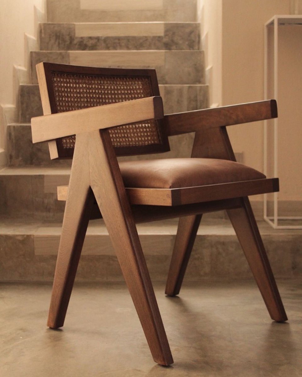 Alfedroo's tweet photo. Variante de la silla Pierre Jeanneret 
#chair #Elle #FurnitureFriday https://t.co/1sfIiFGjTY