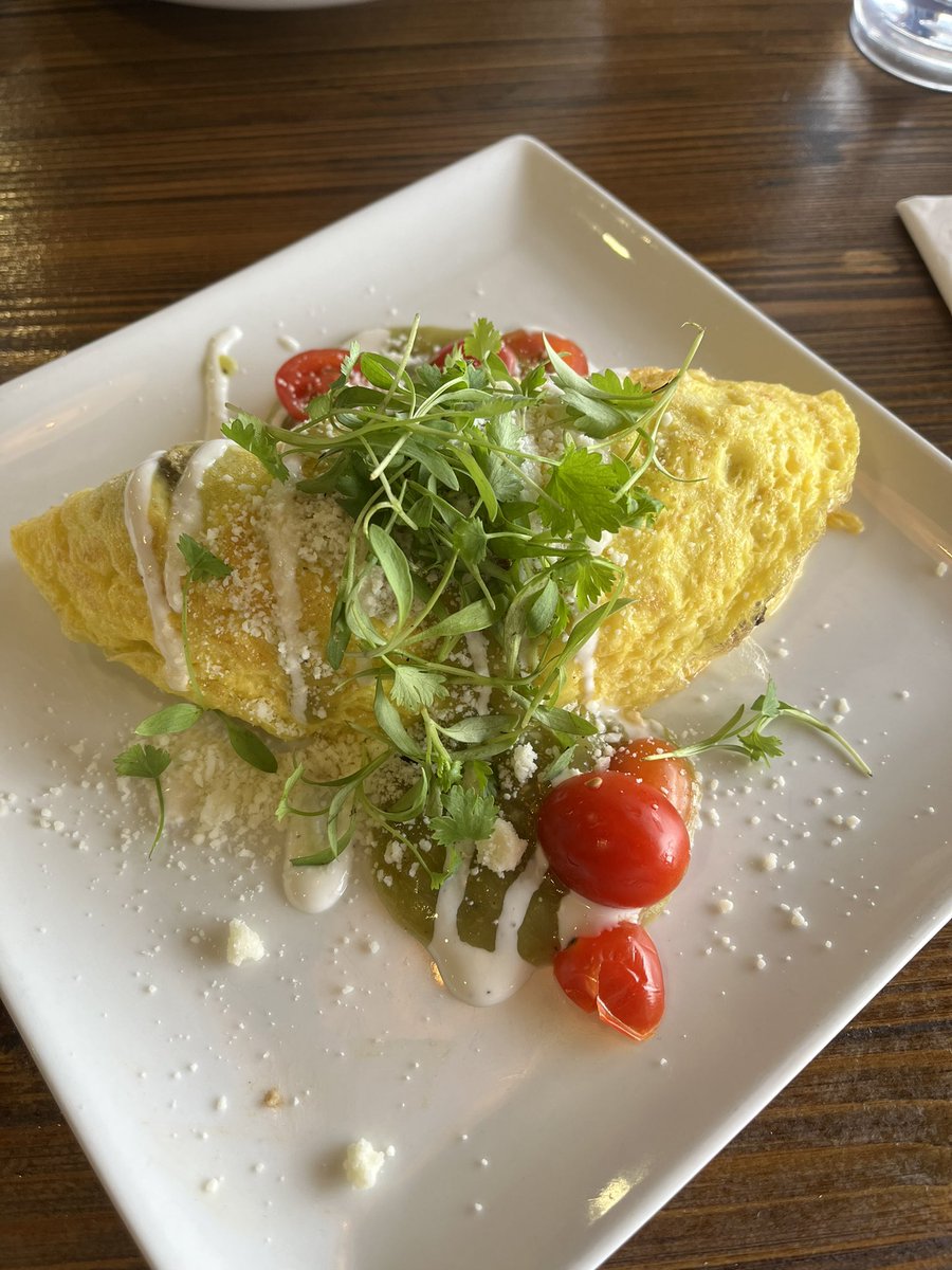 DiningLV's tweet photo. Simply the best…
Pork carnitas omelette @craftkitchenlv #delicious #GoodEats #Vegas #breakfast #outdoordining #brunch https://t.co/rP7o8Qa6yl