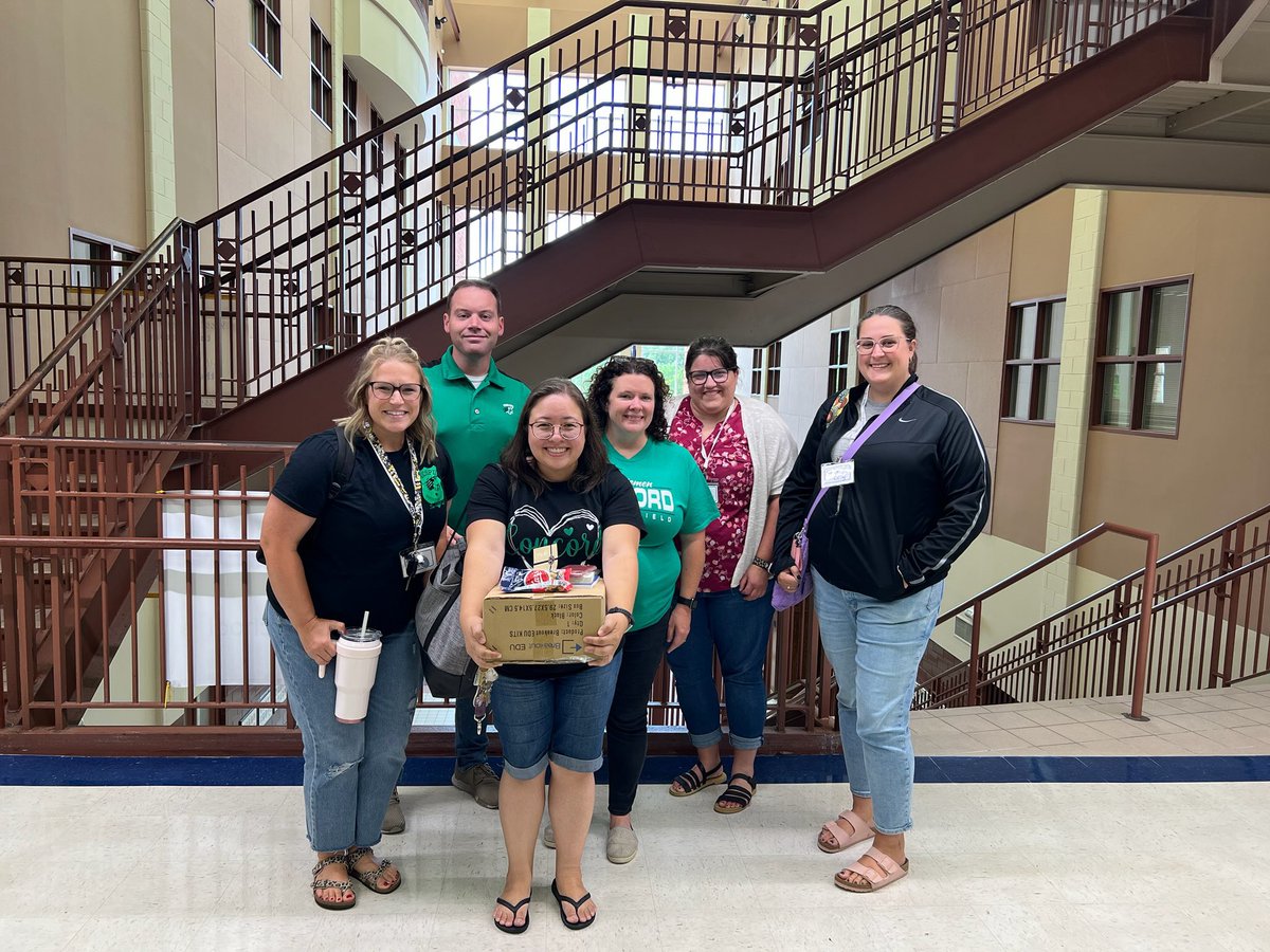 Chappytech's tweet photo. Today’s #ETITB22 was great! Thanks to everyone who led the conference, and special thanks to everyone who joined my project-based learning presentation! 😍 Concord was well-represented all day 🎉 #concordpride 💚 https://t.co/bsf94KUEUz
