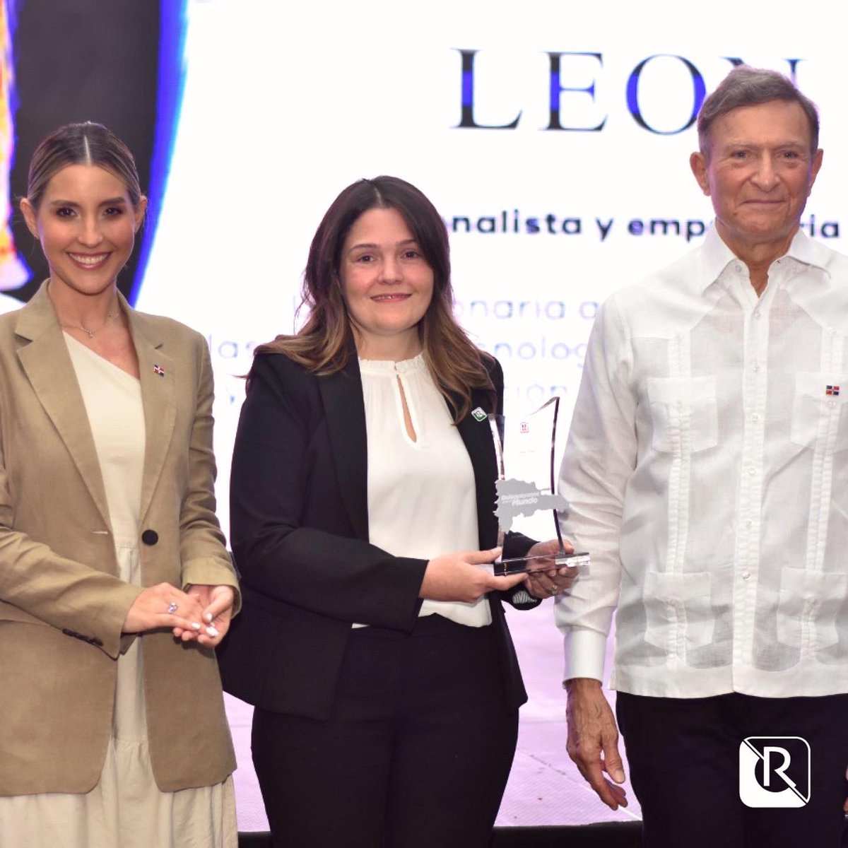 labreferencia's tweet photo. Agradecemos al Ministerio de Relaciones Exteriores (MIREX) por el reconocimiento a la labor de nuestra Directora Ejecutiva, Lic. Patricia León en el área de las Ciencias, a través de la segunda edición de la distinción "Quisqueyanos para el Mundo".
#LabReferencia https://t.co/gRnQOrklZe