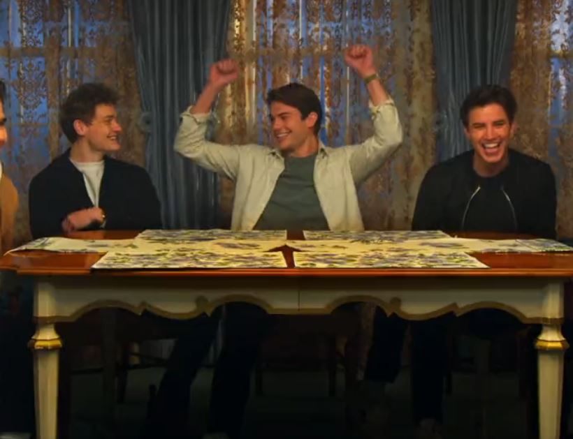 MagnoliaSource's tweet photo. 📸 | Photos of Carson in the new video "Meet the boys" posted on @PLLonMax's official account. 
#PLLOriginalSin https://t.co/L3cHRCUune
