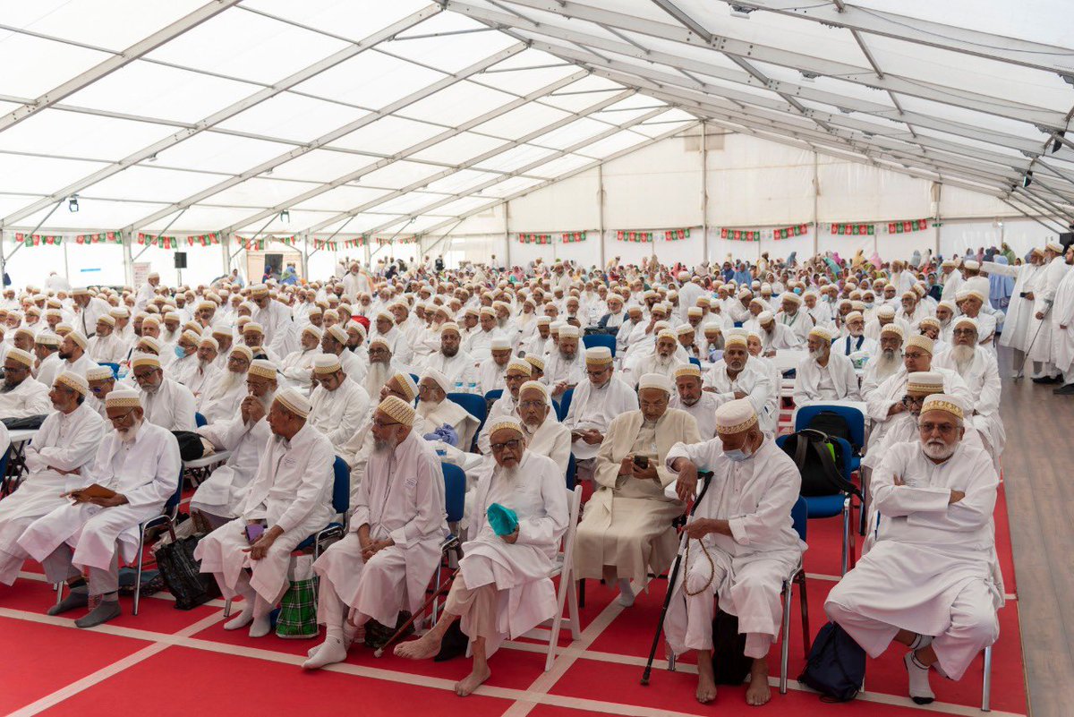 Dawoodi_Bohras's tweet photo. Utmost care is given and special arrangements are made for the elderly #DawoodiBohra members to ensure they are able to attend the #AsharaMubaraka event and join His Holiness Syedna Mufaddal Saifuddin’s sermons without much hassle. https://t.co/gLQdRvwRIJ