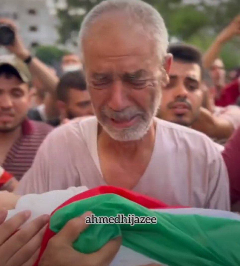 Alaa’ Qadoum, 5 ans, viens d’être assassinée par Israël. Son père et frère de 6 ans sont blessés. En 6 heures d’agression, déjà 15 martyres et 2 millions terrorisés ! 

#GazaUnderAttack #EndIsraeliApartheid #Endisraelimpunity #CPI