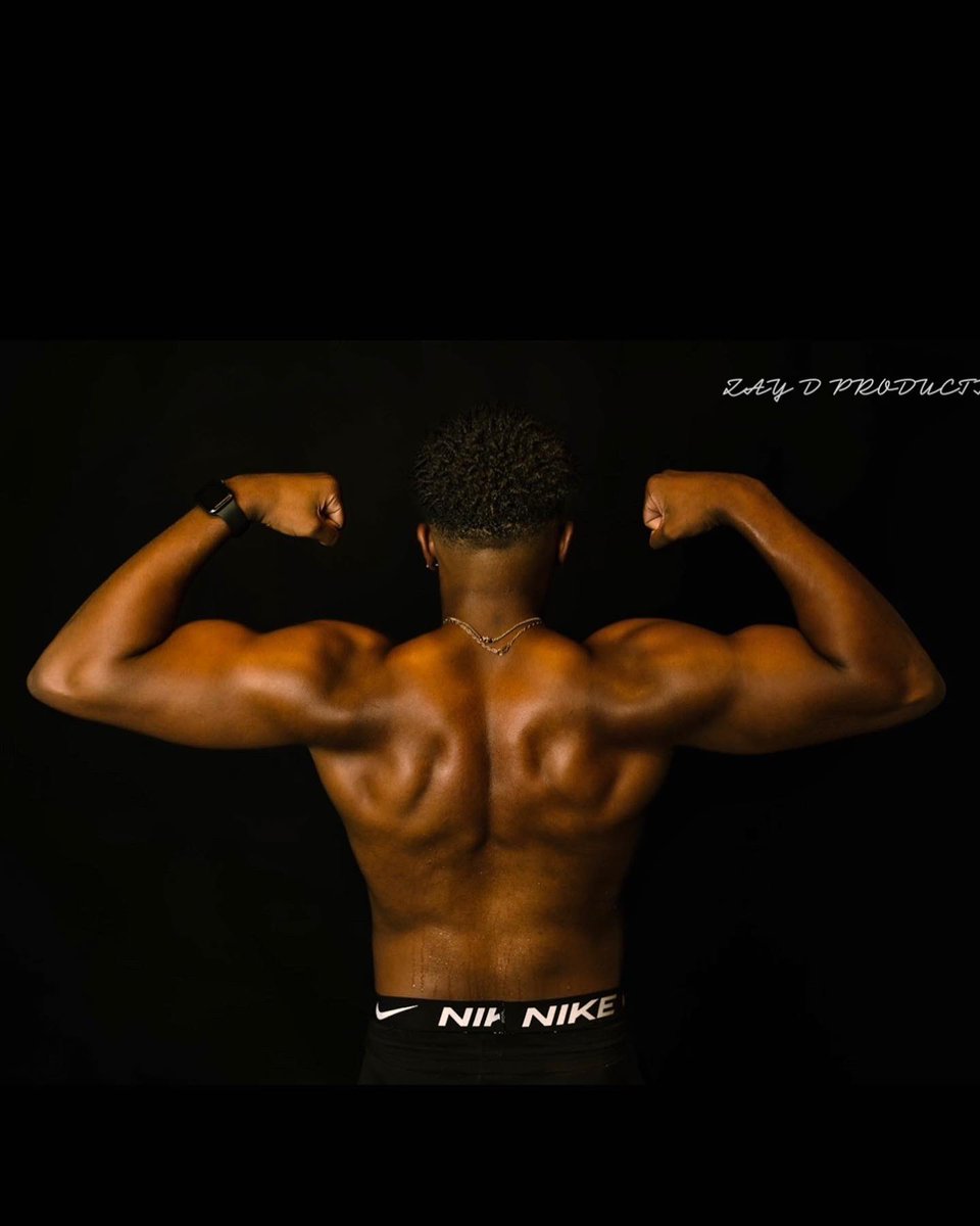 KareemMoore22's tweet photo. Stuck between don’t give af and apologetic 🤞🏾🖤 

PC:@zay_d_  Blessings 🐐 tap in for any athletic shoots! Great prices and amazing experience. 🔥📸🖤 https://t.co/v0UJLDfSND