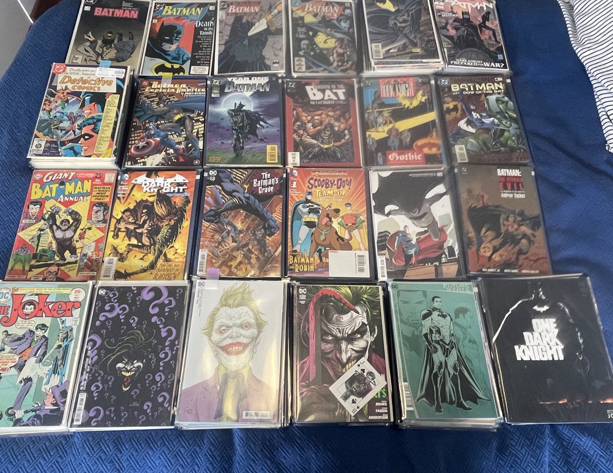 EERG3004's tweet photo. Una parte importante de mi, que me distrae y me da alegría. Ojalá siga creciendo mi colección de #comic #DCComicsForever . 💙 https://t.co/y7TZGw0teA