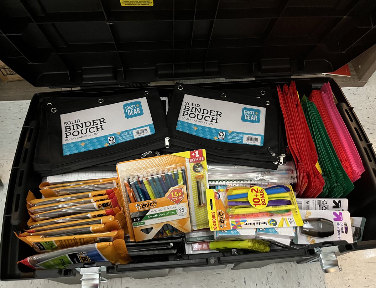 rlosbornehs's tweet photo. Thank you so much Foundation Lodge #592 for forming a community relationship with OHS providing school supplies to our students! We look forward to working with u this year! @thenestohs #osbornestrong https://t.co/SanrVic6E8