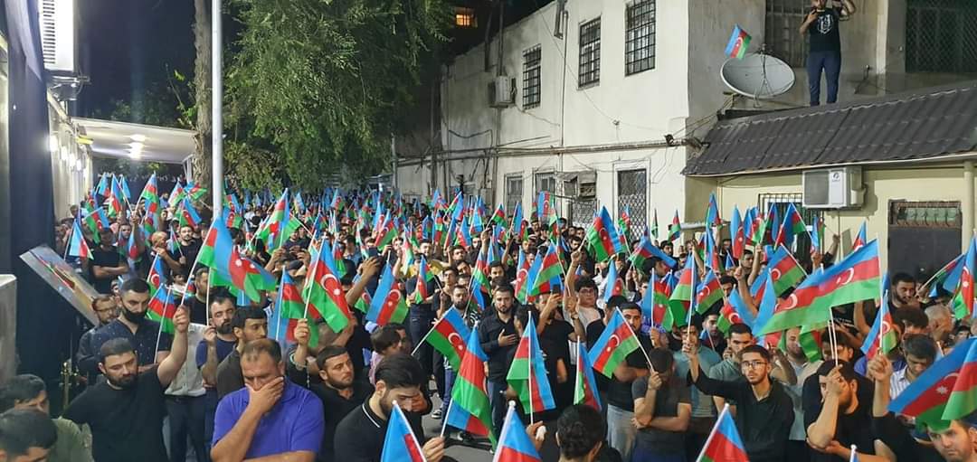 GuneshAliyeva_'s tweet photo. Onlar parçalamağa çalışdıqca BİZ birləşirik!✊🏻
#DəmirYumruq #youwillneverfall #bayraqmənliyimdir https://t.co/PTjRgIoaOS