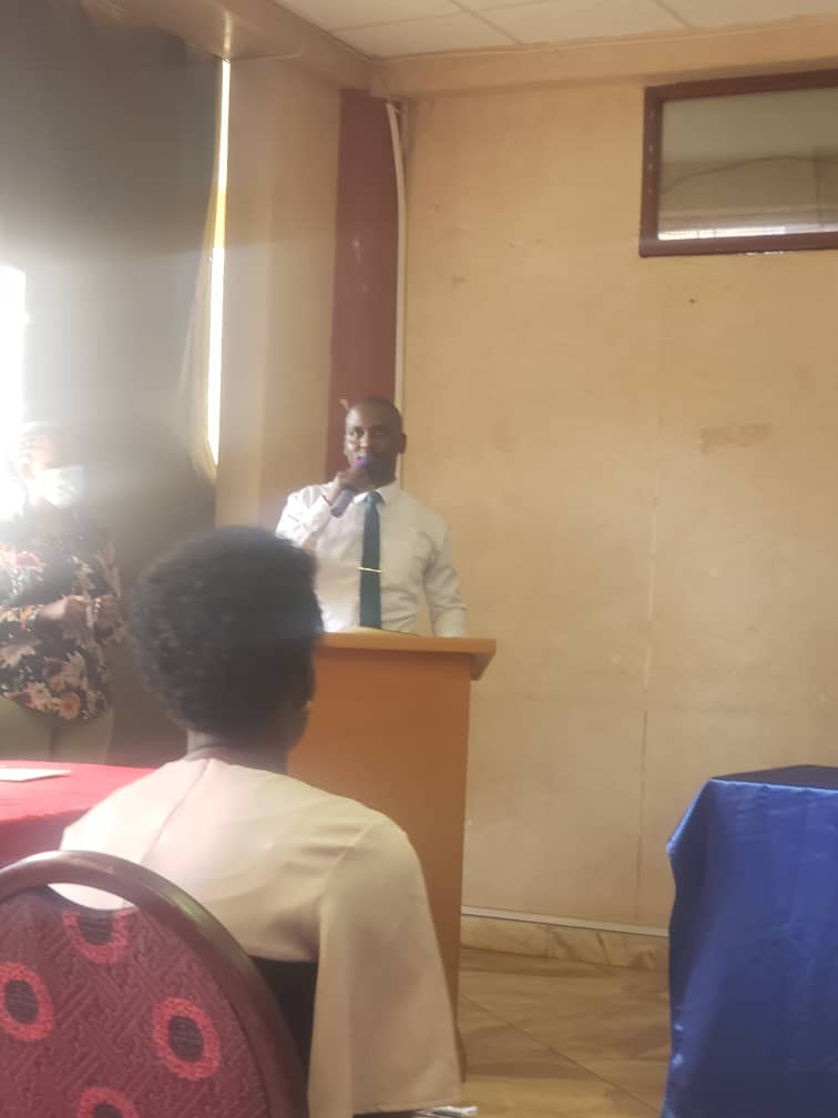 Katolaban3's tweet image. Today I was invited by the leadership of @Makerere  Kazo -kiruhura students association(MUKKASTA) to give my views on the role of youth in the social -economic dev't of our country .I appreciated the association for being the  most organized group at @Makerere