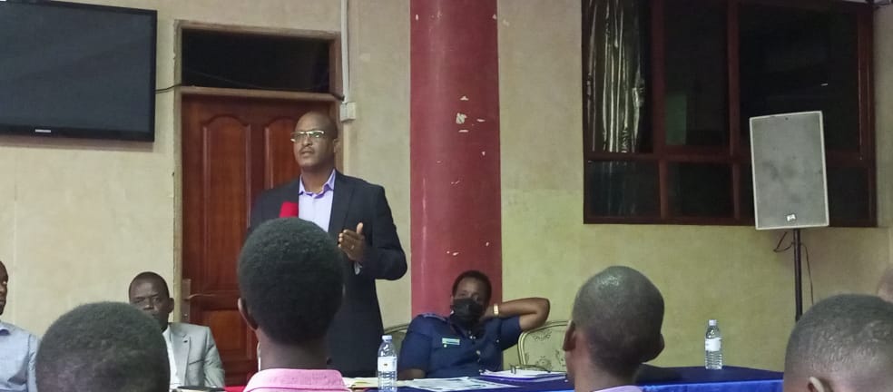 Katolaban3's tweet image. Today I was invited by the leadership of @Makerere  Kazo -kiruhura students association(MUKKASTA) to give my views on the role of youth in the social -economic dev't of our country .I appreciated the association for being the  most organized group at @Makerere