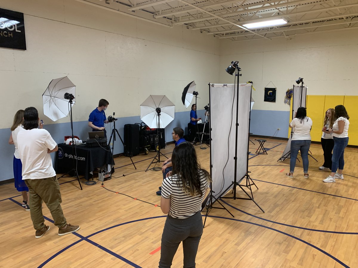 stemschoolHR's tweet photo. What a fun last Friday before school starts! STEM employees were treated to a delicious barbecue spread for lunch, followed by a staff photo session and a big signing celebration for leadership and stipend opportunities.
#stem #stemstrongertogether https://t.co/lKB6DRoKau