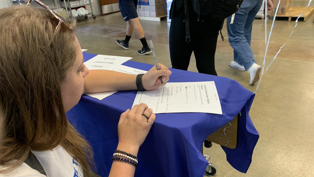 stemschoolHR's tweet photo. What a fun last Friday before school starts! STEM employees were treated to a delicious barbecue spread for lunch, followed by a staff photo session and a big signing celebration for leadership and stipend opportunities.
#stem #stemstrongertogether https://t.co/lKB6DRoKau