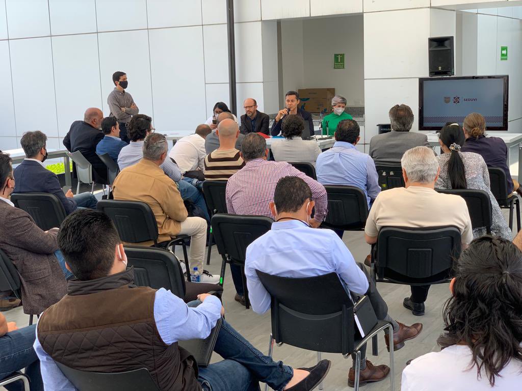 Carlos_UlloaP's tweet photo. Con el equipo de @seduviCDMX presentamos el Plan Maestro de la Zona Rosa a empresarios, comerciantes y desarrolladores interesados en este proyecto de reactivación económica y de regeneración con visión social, incluyente y de preservación del patrimonio cultural.
@Claudiashein https://t.co/9LiDNwGWYS