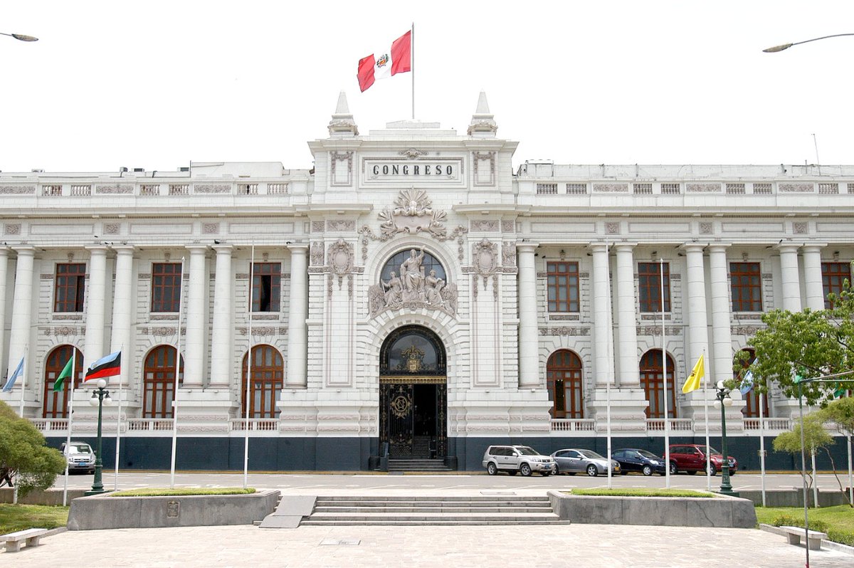 saludconlupa's tweet photo. “Tengo nombre y un rostro que todos deben conocer y dejar de decir ‘el trabajador del congreso con #ViruelaDelMono’. Soy Carlos Marina Puscán. El comunicador que fue despedido por @congresoperu luego de haber tenido esta enfermedad hizo público su testimonio. 🧵 https://t.co/eRxeYalMGD