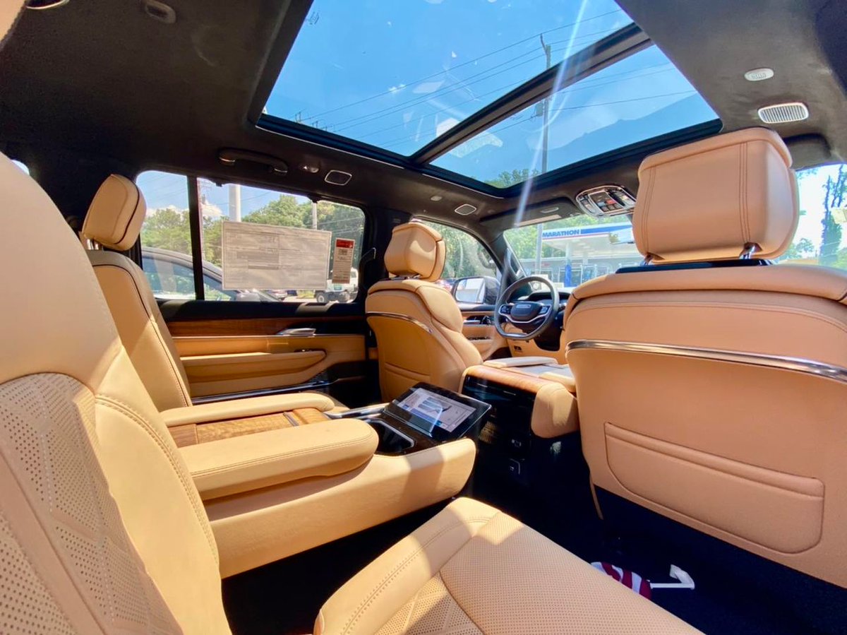 JonesDodgeMD's tweet photo. 🚨ULTIMATE FAMILY ROAD TRIP ALERT🚨
This new 2022 Grand Wagoneer Series III 4x4 is the perfect vehicle for your end of summer road trip. Equipped with a Fam Cam, massaging heated/ventilated front seats, panoramic moon roof, surround view parking camera, and so much more. 🤩 https://t.co/daSrmncbKk