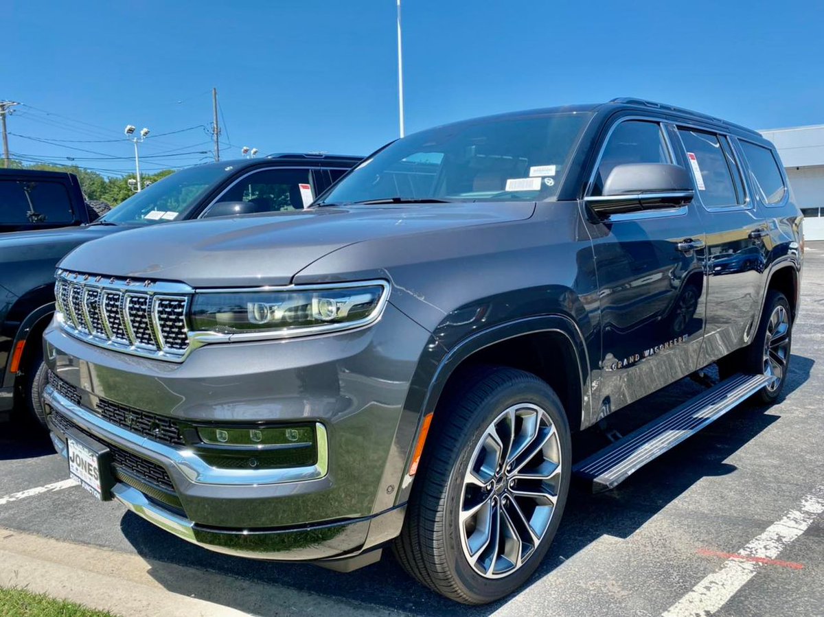 JonesDodgeMD's tweet photo. 🚨ULTIMATE FAMILY ROAD TRIP ALERT🚨
This new 2022 Grand Wagoneer Series III 4x4 is the perfect vehicle for your end of summer road trip. Equipped with a Fam Cam, massaging heated/ventilated front seats, panoramic moon roof, surround view parking camera, and so much more. 🤩 https://t.co/daSrmncbKk