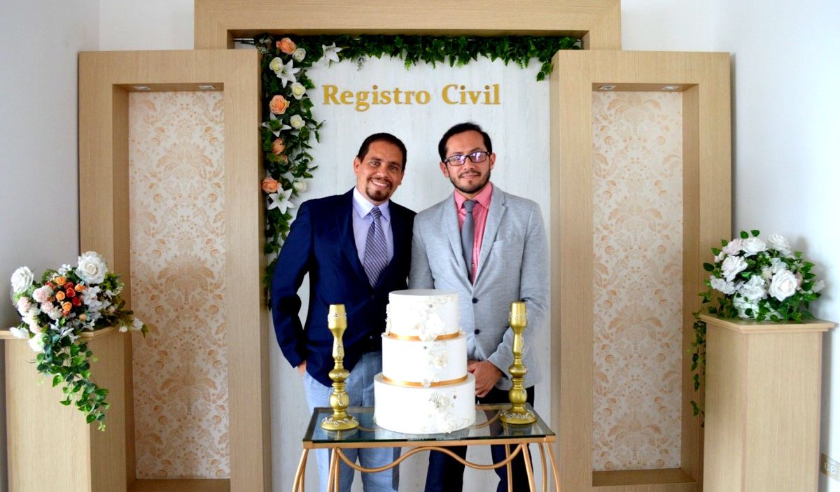 RCivil_Zona4's tweet photo. ZONA 4| Vladimiro y Orlando dieron el sí en la agencia Portoviejo de @RegistroCivilec, emocionados y felices agradecieron por la atención brindada.
✅Agenda tu entrevista para matrimonio en: https://t.co/f132gKGrAE https://t.co/GzjnQaYfno