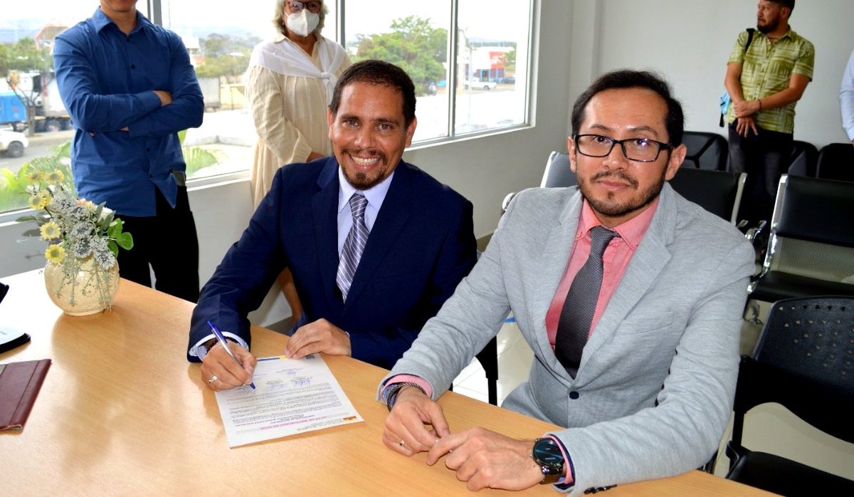 RCivil_Zona4's tweet photo. ZONA 4| Vladimiro y Orlando dieron el sí en la agencia Portoviejo de @RegistroCivilec, emocionados y felices agradecieron por la atención brindada.
✅Agenda tu entrevista para matrimonio en: https://t.co/f132gKGrAE https://t.co/GzjnQaYfno