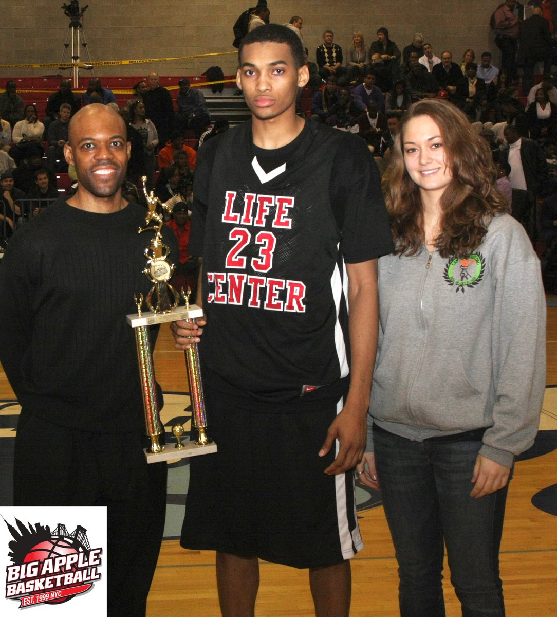 bigapplebball's tweet image. #FBF #2010 #BABInvitational . CJ Aiken led #PlymouthWhitemarsh w/ 12 pts, 13 rebs, and 8 blocks! LaQuinton Ross dominated for #LifeCenter w/ 25pts &amp;amp; 13 rebs. Jason Morris finished with 22 points and five assists for #Hotchkiss