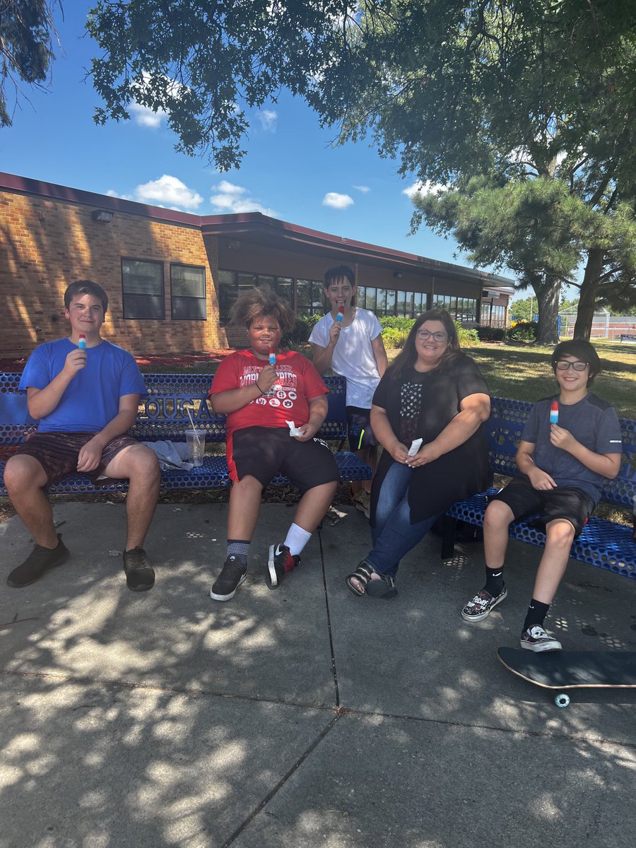 ⁦<a href="/missionbraves/">Mission Braves</a>⁩ you are gaining some pretty amazing 7th graders. They do not come along with the awesome ⁦<a href="/MichelleOGrad70/">Michelle O'Grady</a>⁩. She stays here. Also, they may be expecting popsicles at school 😁⁦<a href="/CougarsCE/">Central Elementary</a>⁩ #championsforchildren #bpsne #AspireToInspire