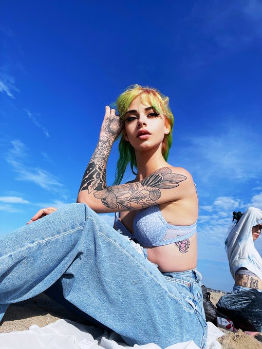 I'm thinking of starting to broadcast webcam, would you see me? what platform do you recommend?✨🦋 https://t