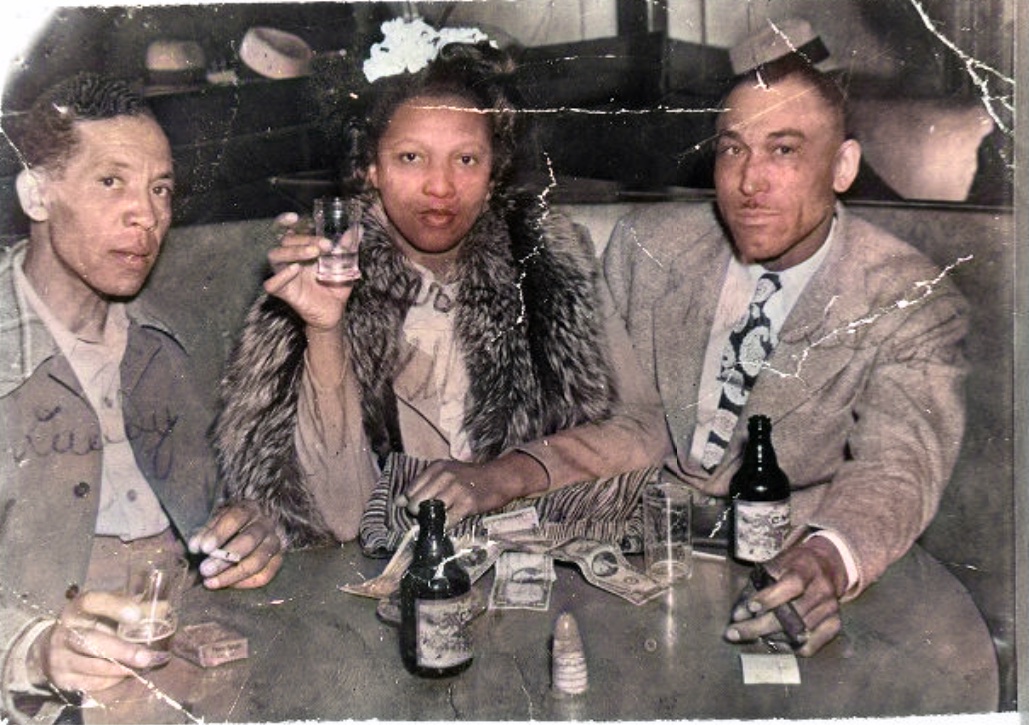 BayAreaArchives's tweet photo. Emmett, Willie and a friend at Jack's Tavern on Sutter Street in San Francisco, California. Early 1950s. #sanfranciscoarchives #sfpubliclibrary https://t.co/qyep4ULxwO