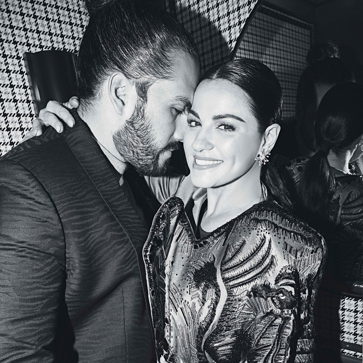 MeConteJa's tweet photo. Em entrevista, Andrés Tovar confirma que Maite Perroni não está grávida: 

"Temos muitos planos juntos, mas isso quem irá contar somos nós mesmos e compartilhar com os fãs, com o público e com a mídia assim que acontecer" https://t.co/5JHpTsm714